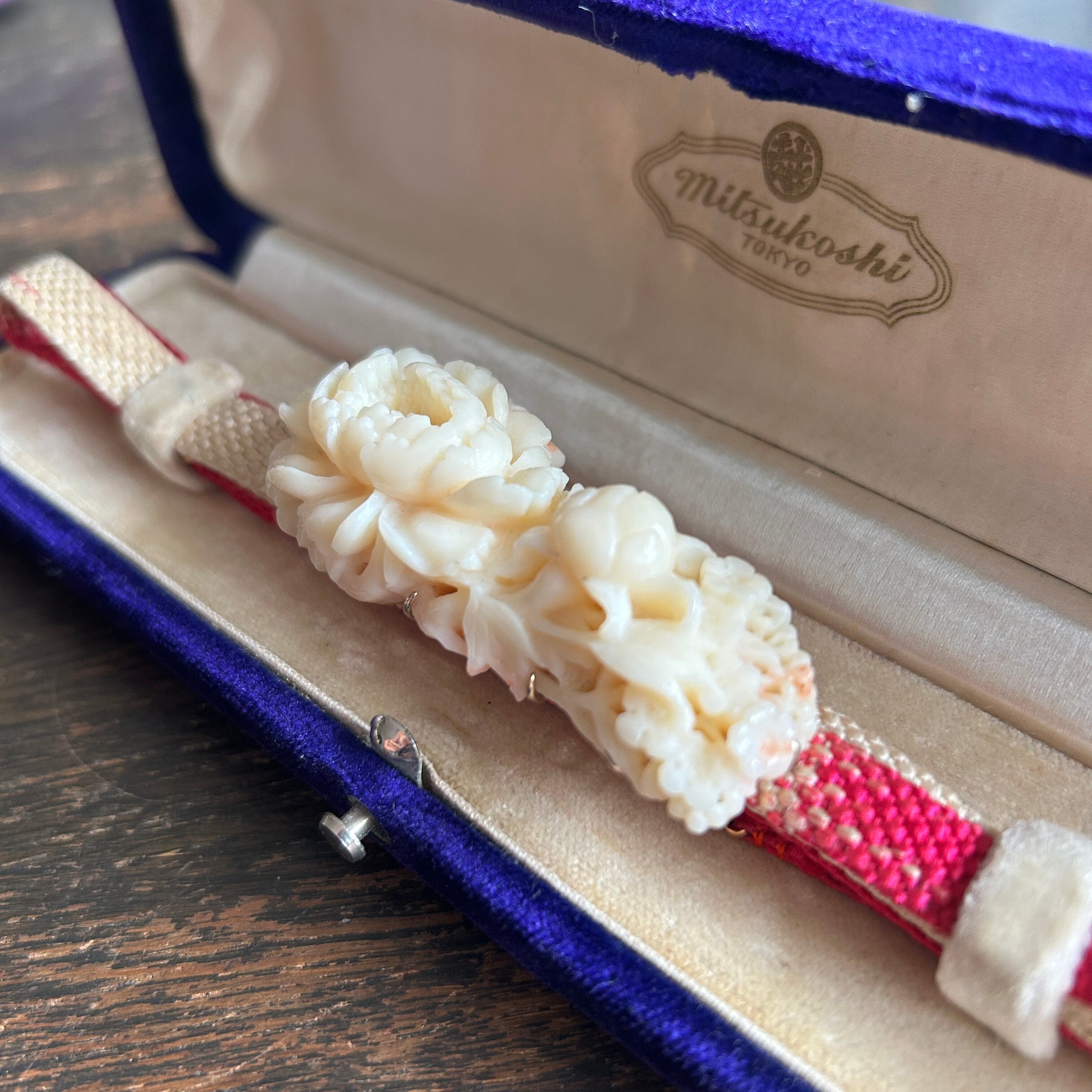 アンティーク　昭和5年　白珊瑚の牡丹帯留め