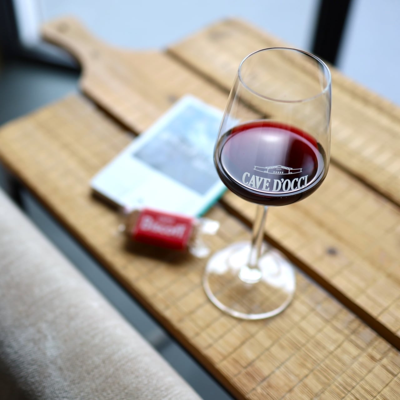 オリジナルロゴ入りワイングラス | カーブドッチワイナリー