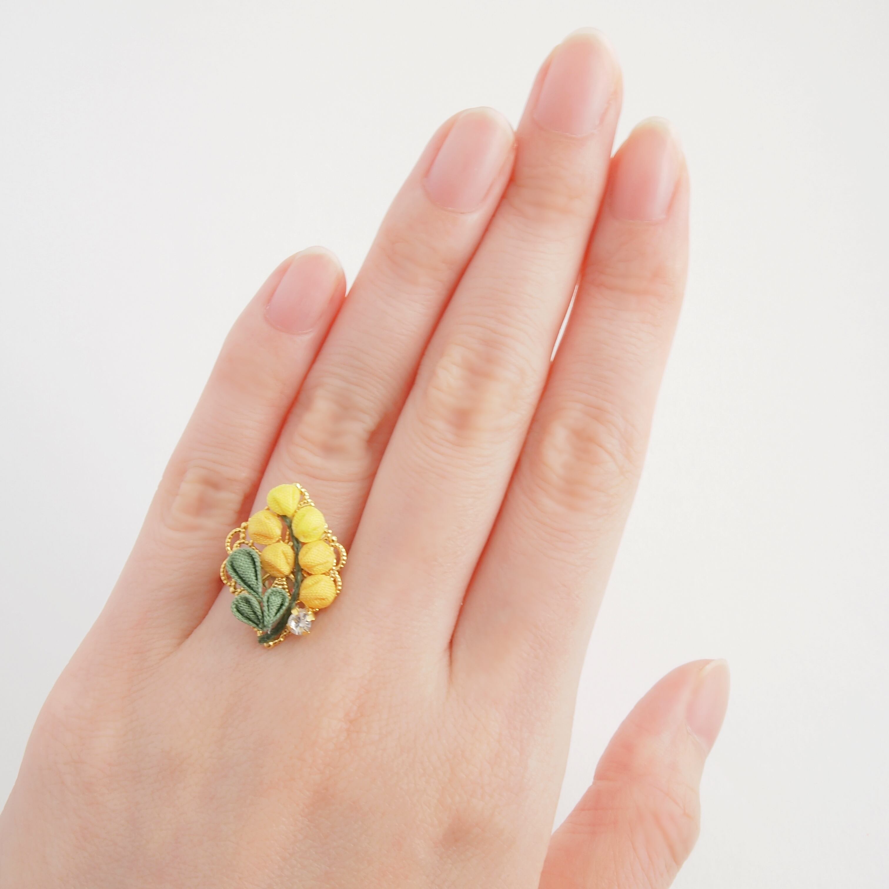 つまみ細工＊ ミモザのリング 】---指輪/フラワー/誕生日/記念日