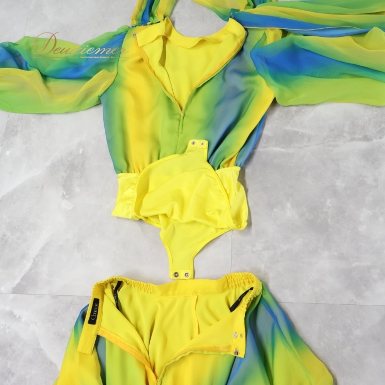 社交ダンス 衣装 チャコット Chacott ツーピース セットアップ トップス スカート 軽い グラデーション レース ミニ丈 パーティ 発表会 上下セット 透け感 グリーン系 イエロー系 日本製 軽量 おしゃれ ダンス衣装 レディース スタイリッシュ かわいい フェミニン カラフル フォーマル イベント用 大人向け