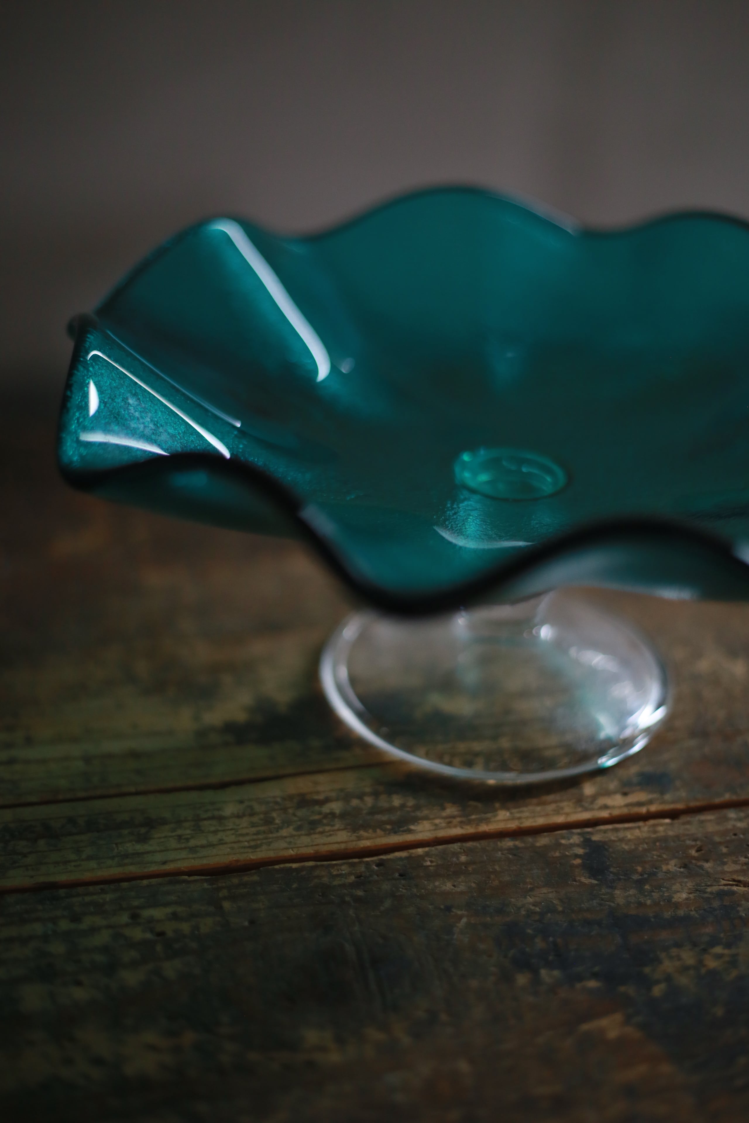 古い国産のガラスコンポート