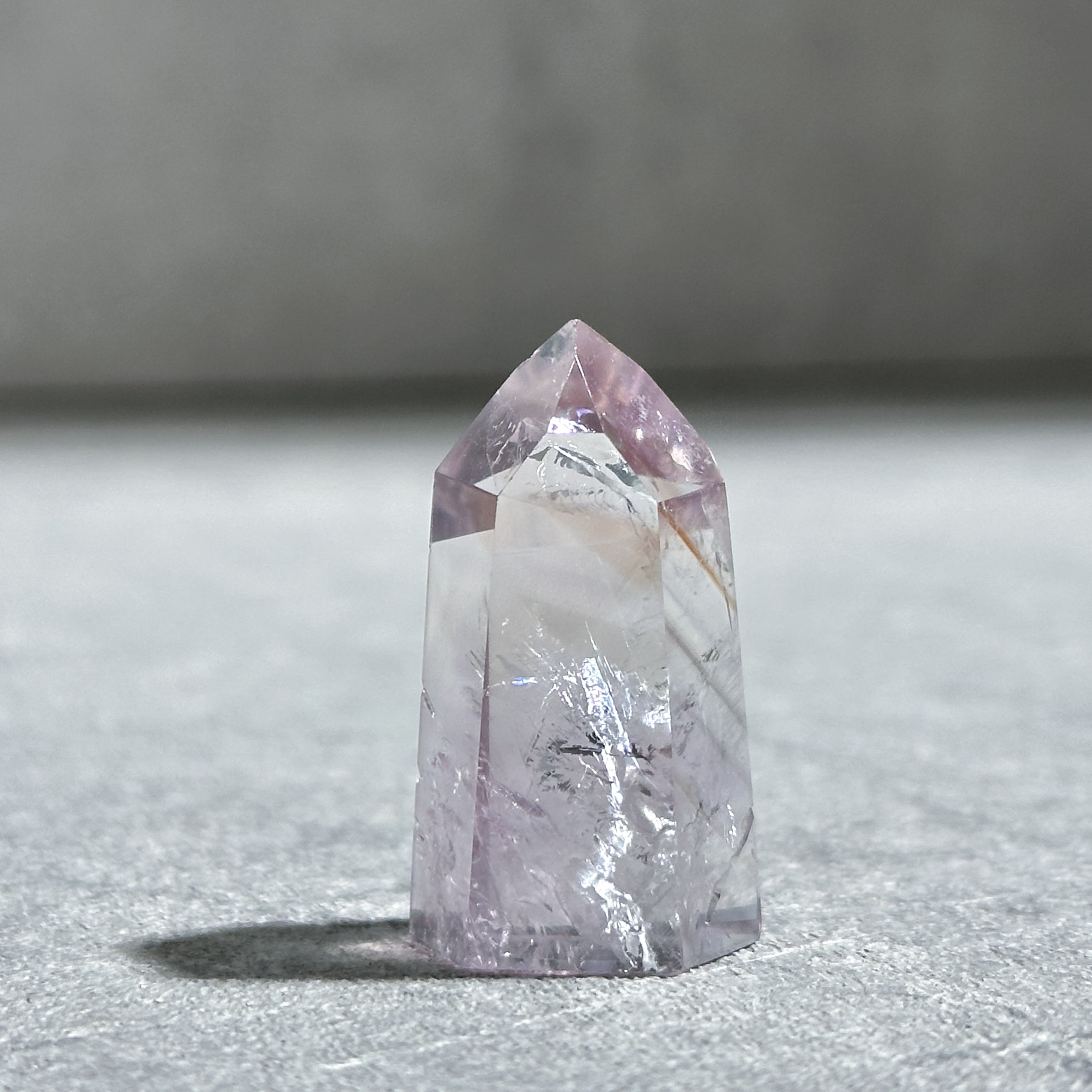 蛍光◎バイーア産パウエライトアメジスト タワー型05 ◇Powellite Amethyst◇ 天然石・鉱物・パワーストーン