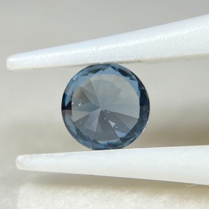 丸いスピネル  約3.9mm*2.7mm r-0545