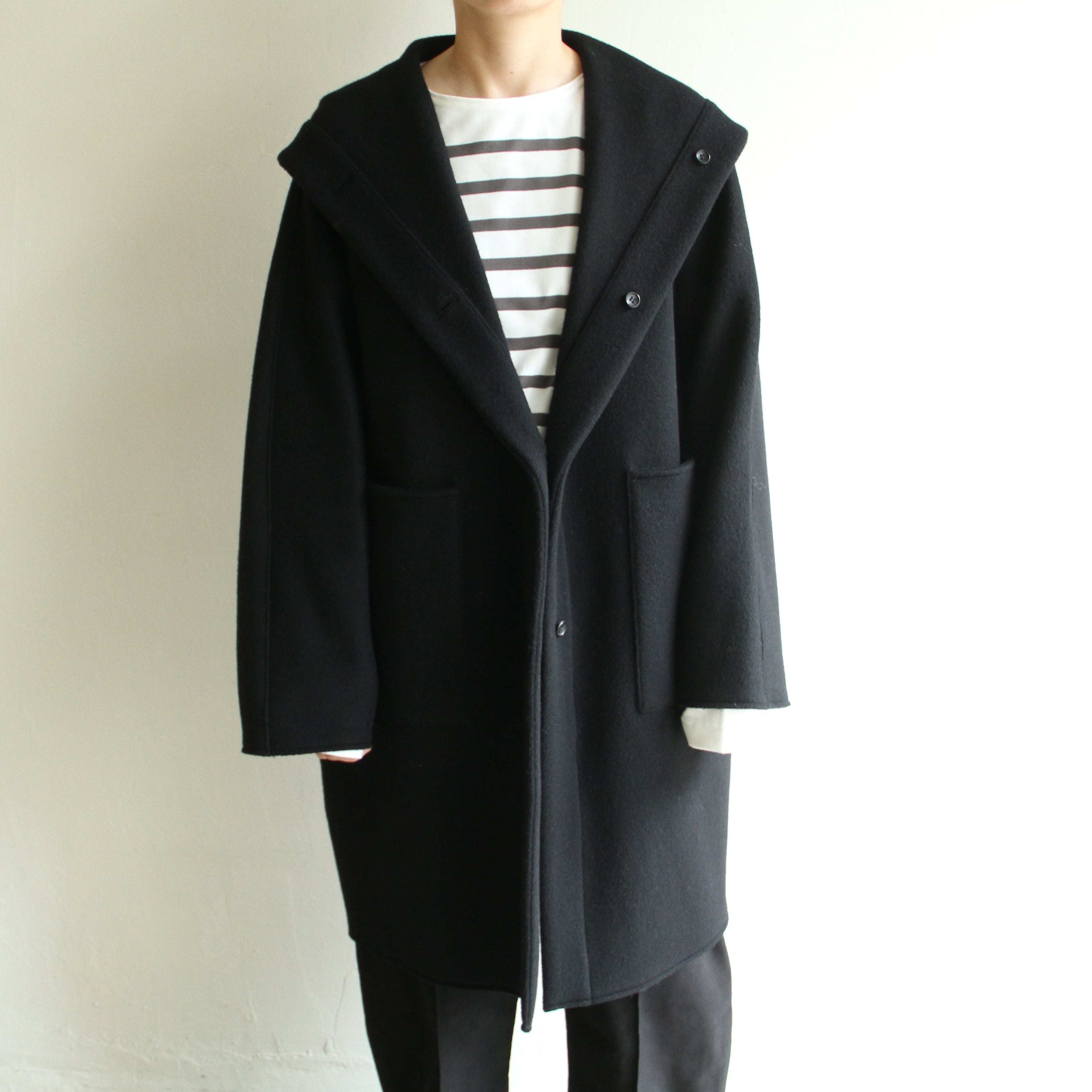 TIELOCKEN COAT by Super140’s Jackal WOOL LUXURY MATERIAL TIELOCKEN COAT by Super140's Ja