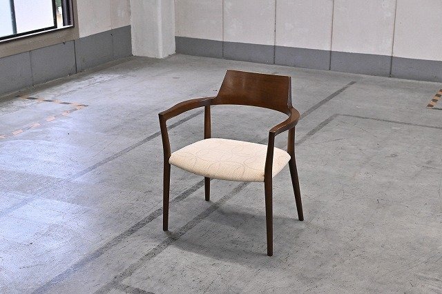 CONDE HOUSE/カンディハウス ダイニングチェア ウォールナット ファブリック リビング アームチェア 椅子 スタイリッシュ 北欧スタイル【中古家具/中古インテリア/USED家具ユーズド家具/リサイクル】