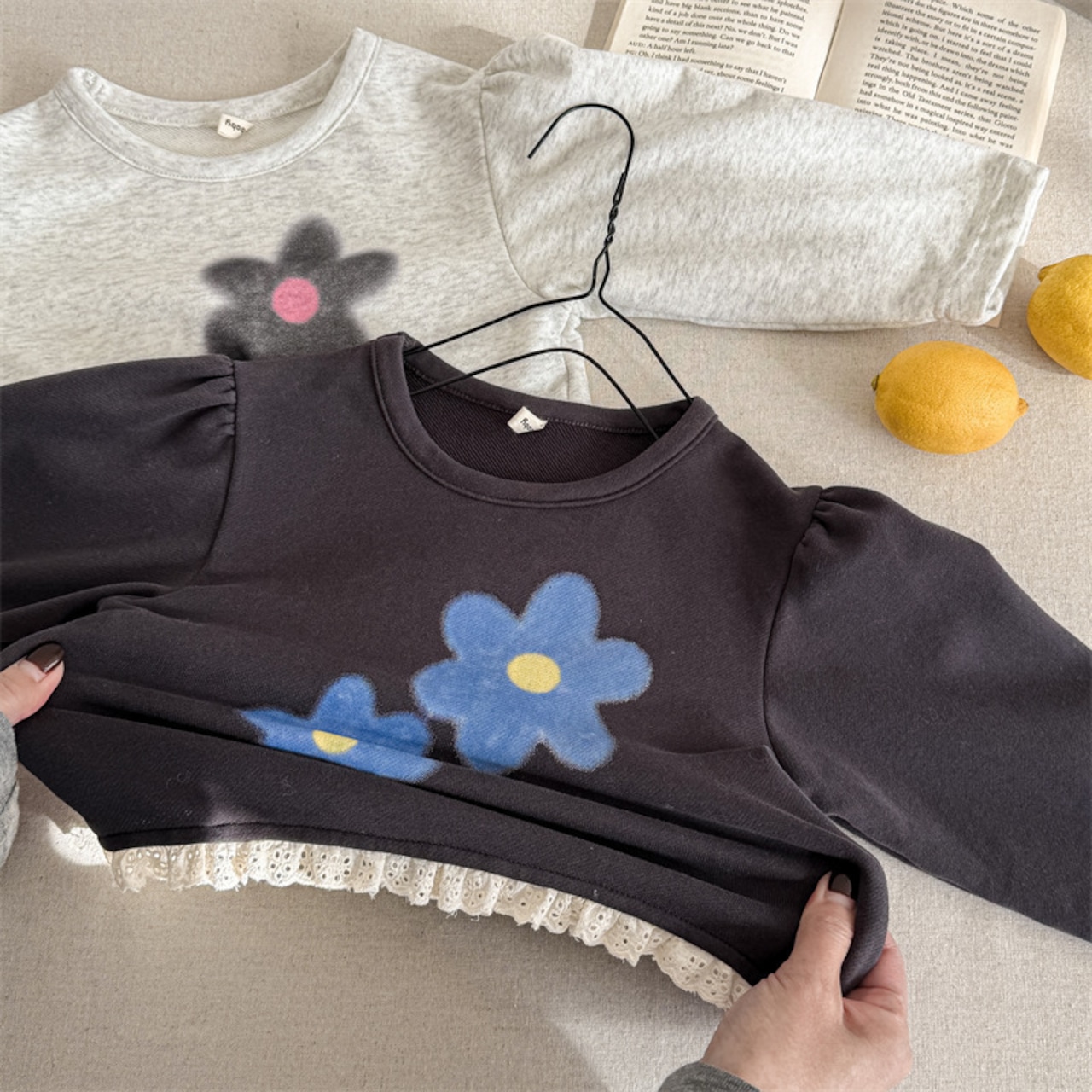 秋レース裾花柄Tシャツ