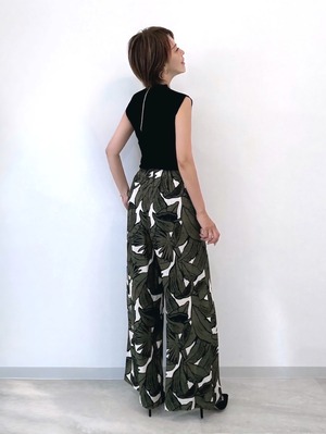 ボタニカル柄ワイドパンツ