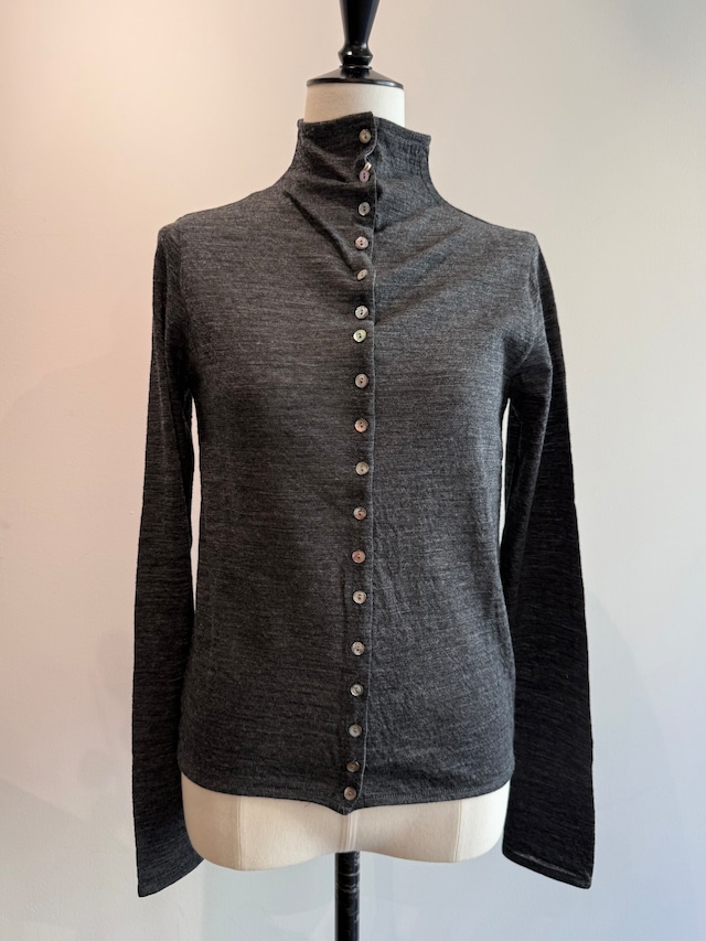 ERiKOKATORi/EK13-3-1 wool sheer high neck top Dark grey