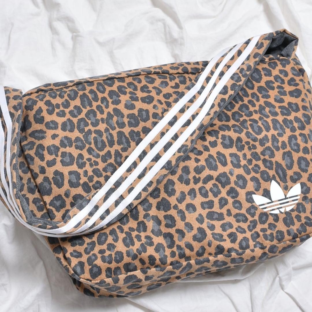 【adidas】レオパード柄ラージ ショルダーバッグ 要在庫確認 9/16新着】adidas レオパード柄ショルダーバッグ(ラージ
