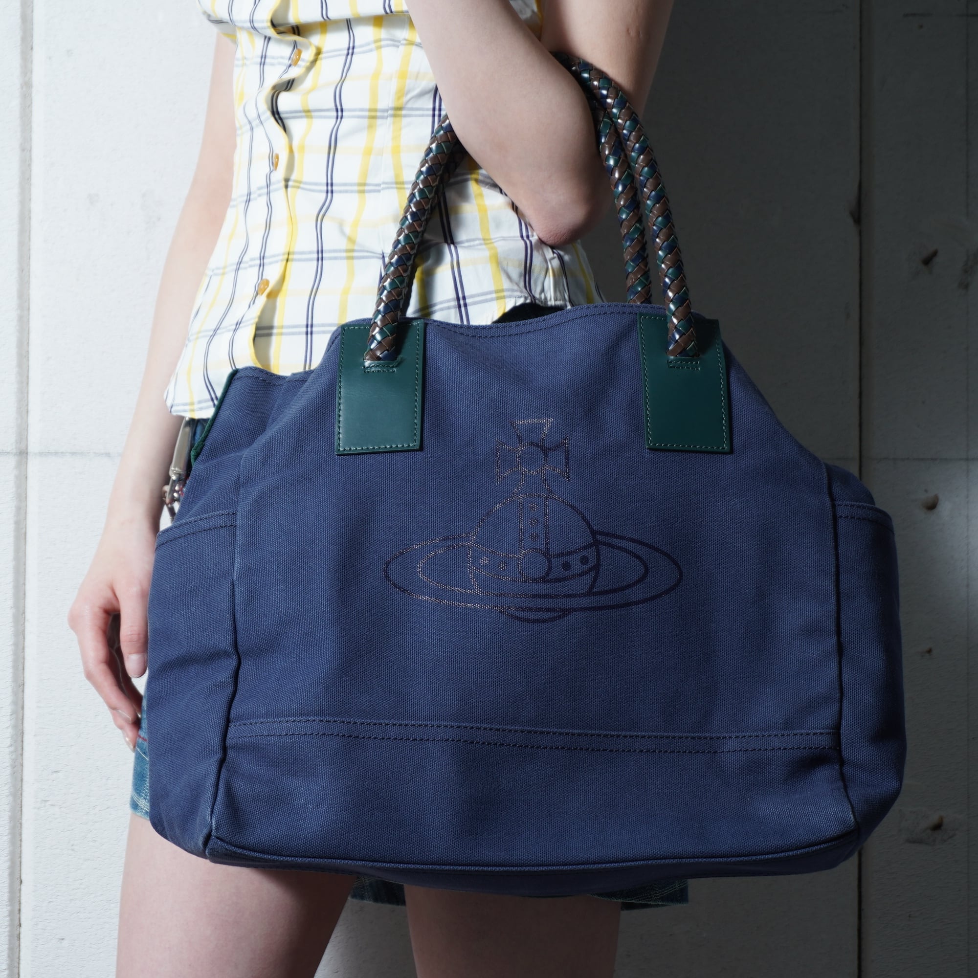 Vivienne Westwood】ヴィヴィアンウエストウッド オーブロゴ レザー