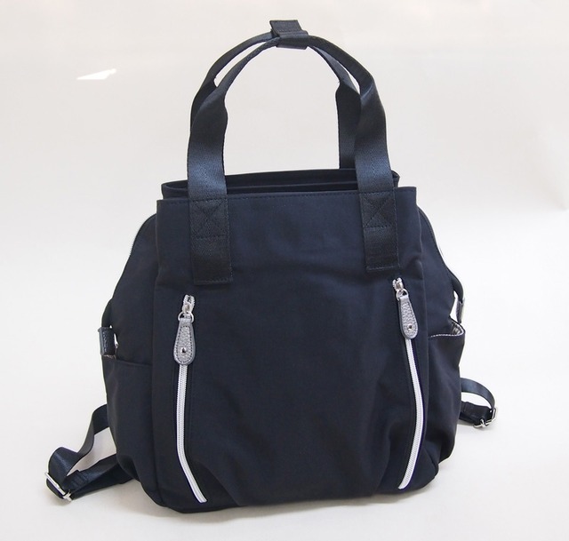 リュック/ハンド 撥水ナイロンポケットがたくさんの軽量リュック　ハニーリュック