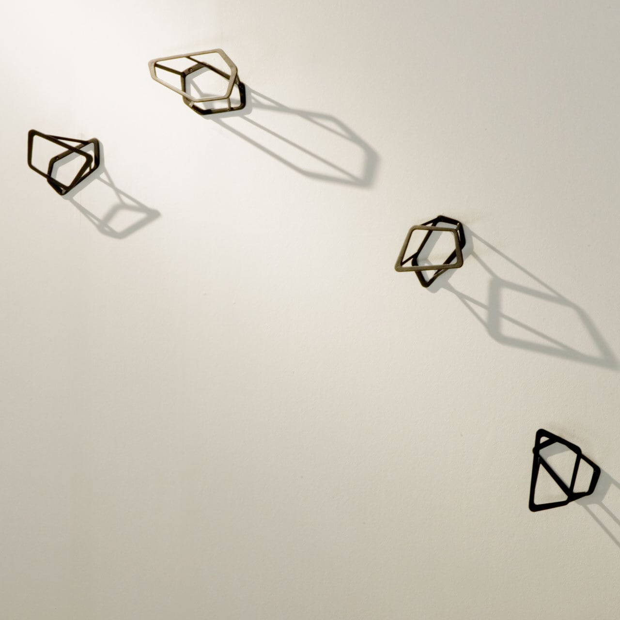 naft sprinkle ナフト ブラック S M 2個セット 陰影がおしゃれなコートフック》 sprinkle Sサイズ（ブラック）｜naft