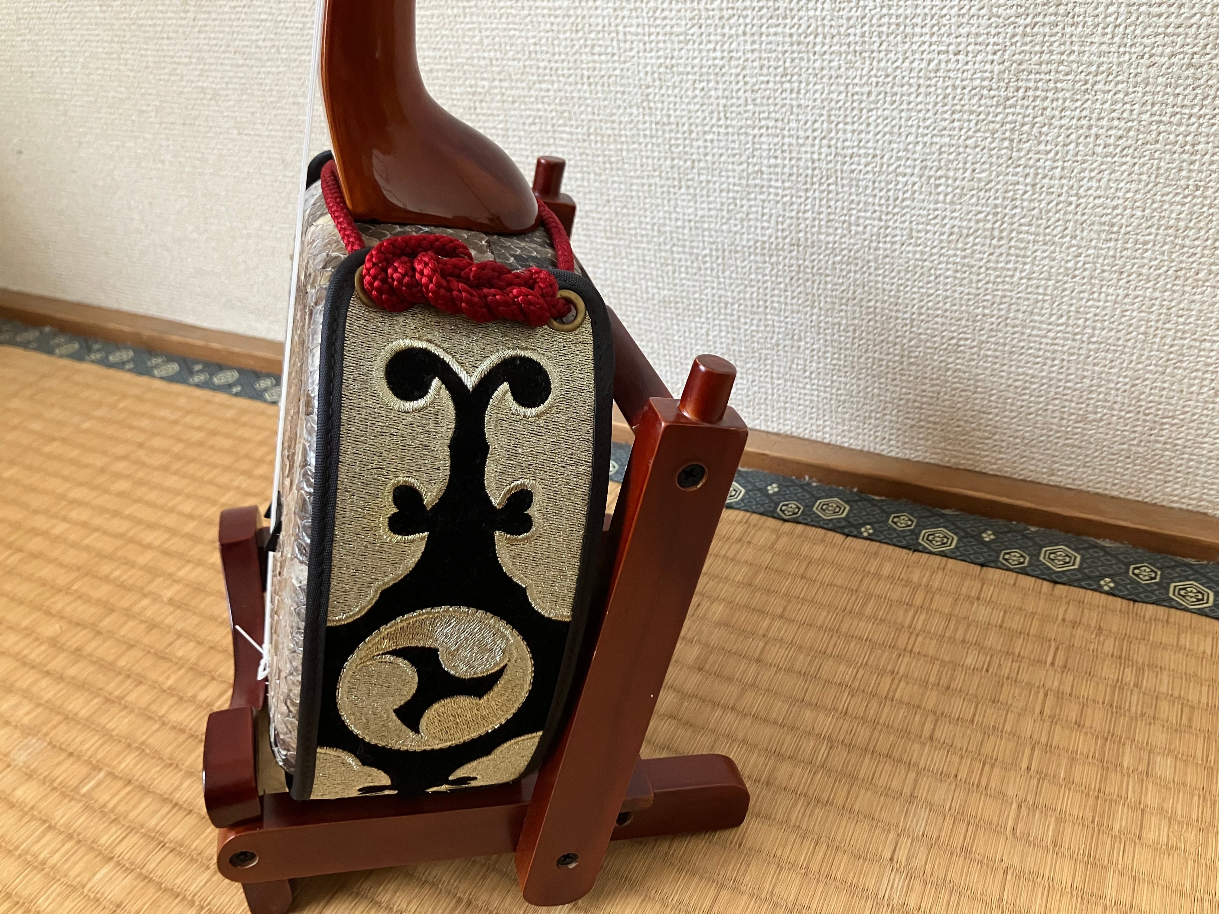 名工上原良光作 ヤンバルユシ木マカビ型 スンチ仕上げ | クオレ三線