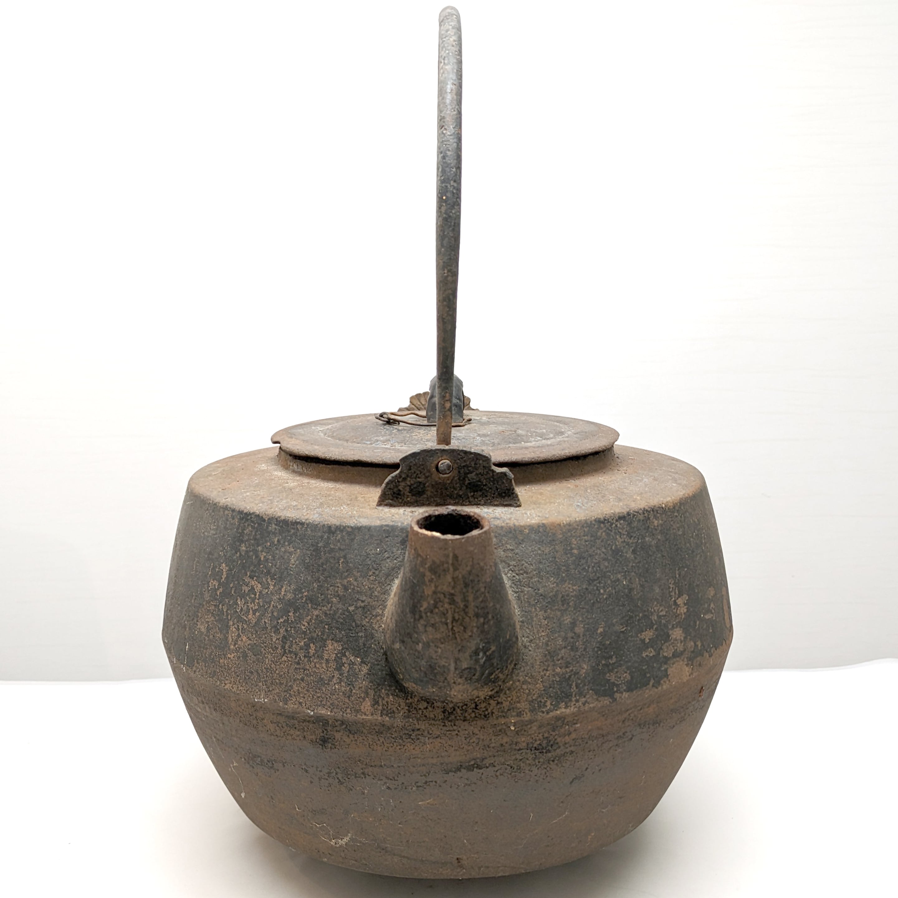 鉄の古民具 古鉄三足付 湯釜 鉄瓶 ヤカン 水注