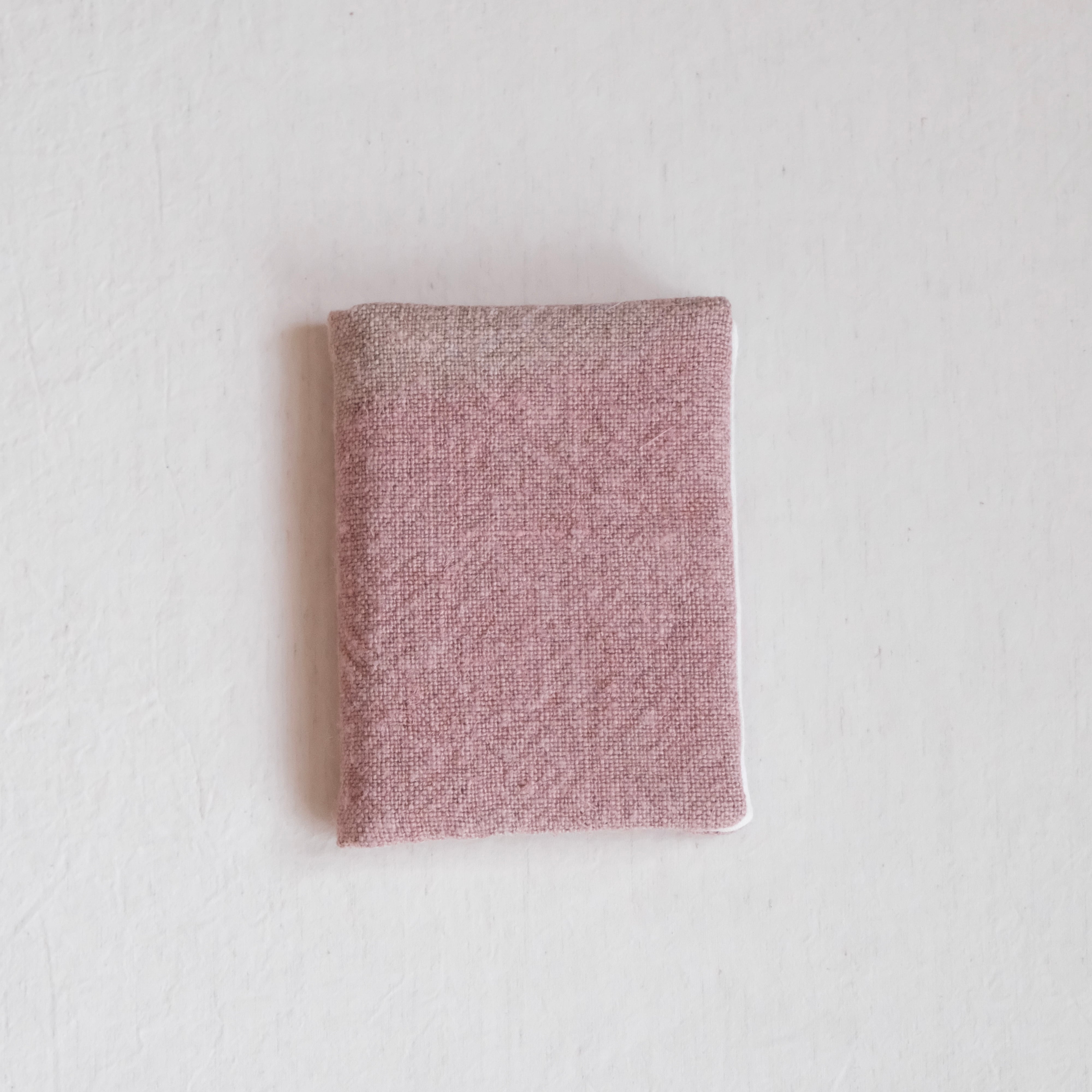 〈 桜と茜の染め 〉リネンのポーチ