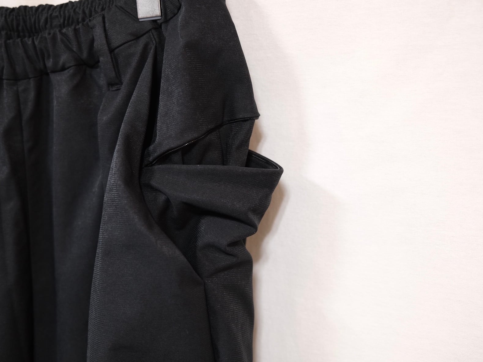 TEATORA” WALLET PANTS RESORT MOTION STRUCTURE BLACK” | Lapel