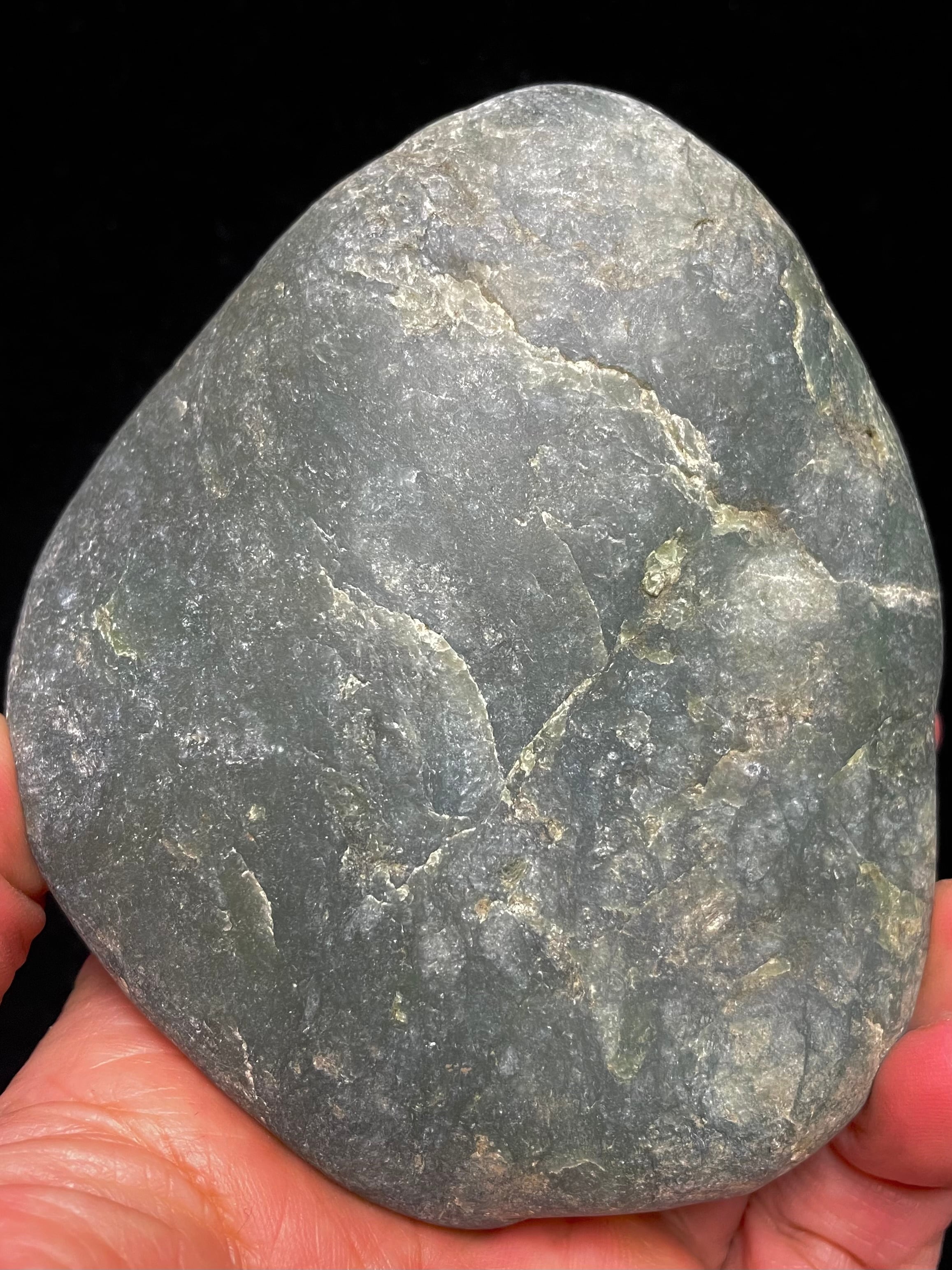 4) 日本人の「心」に寄り添う御守り!成熟した心魂「糸魚川ネフライト」軟玉・特大