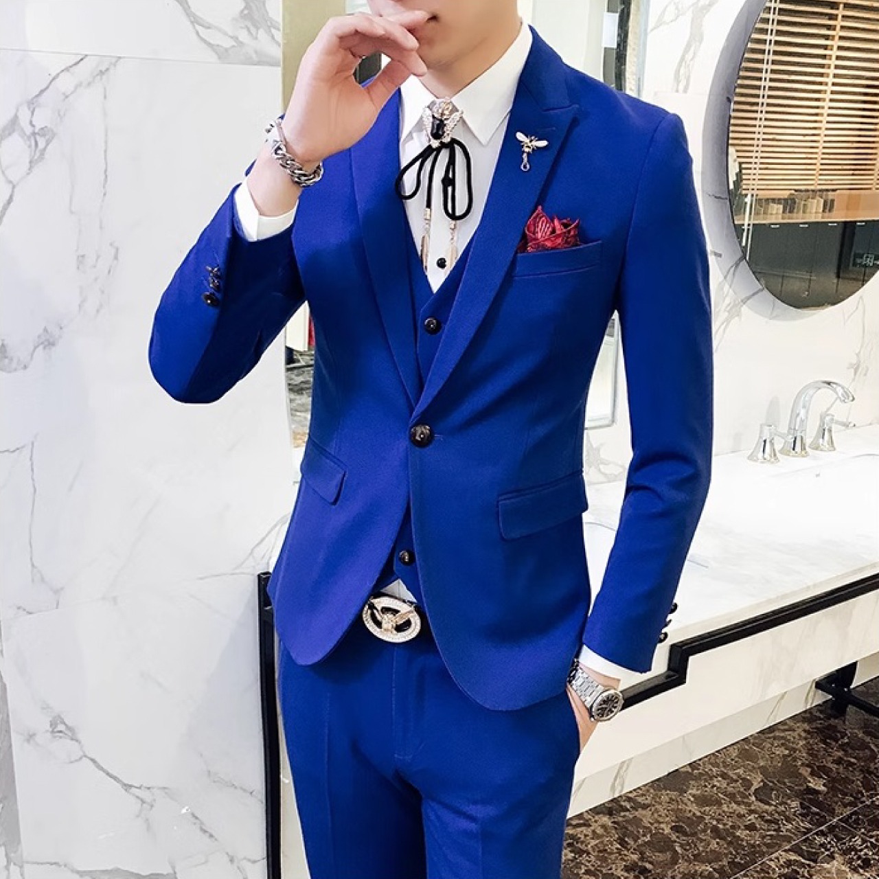 カラフルで個性的なスタイルを楽しみたい方へおすすめスーツ　SU006