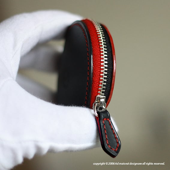 ふっくらしたコインケース "Luna" スペシャル・ブラック×レッド