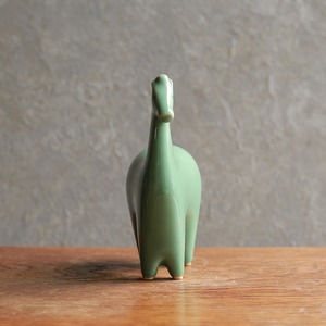 グリーンが美しい、磁器の馬 2