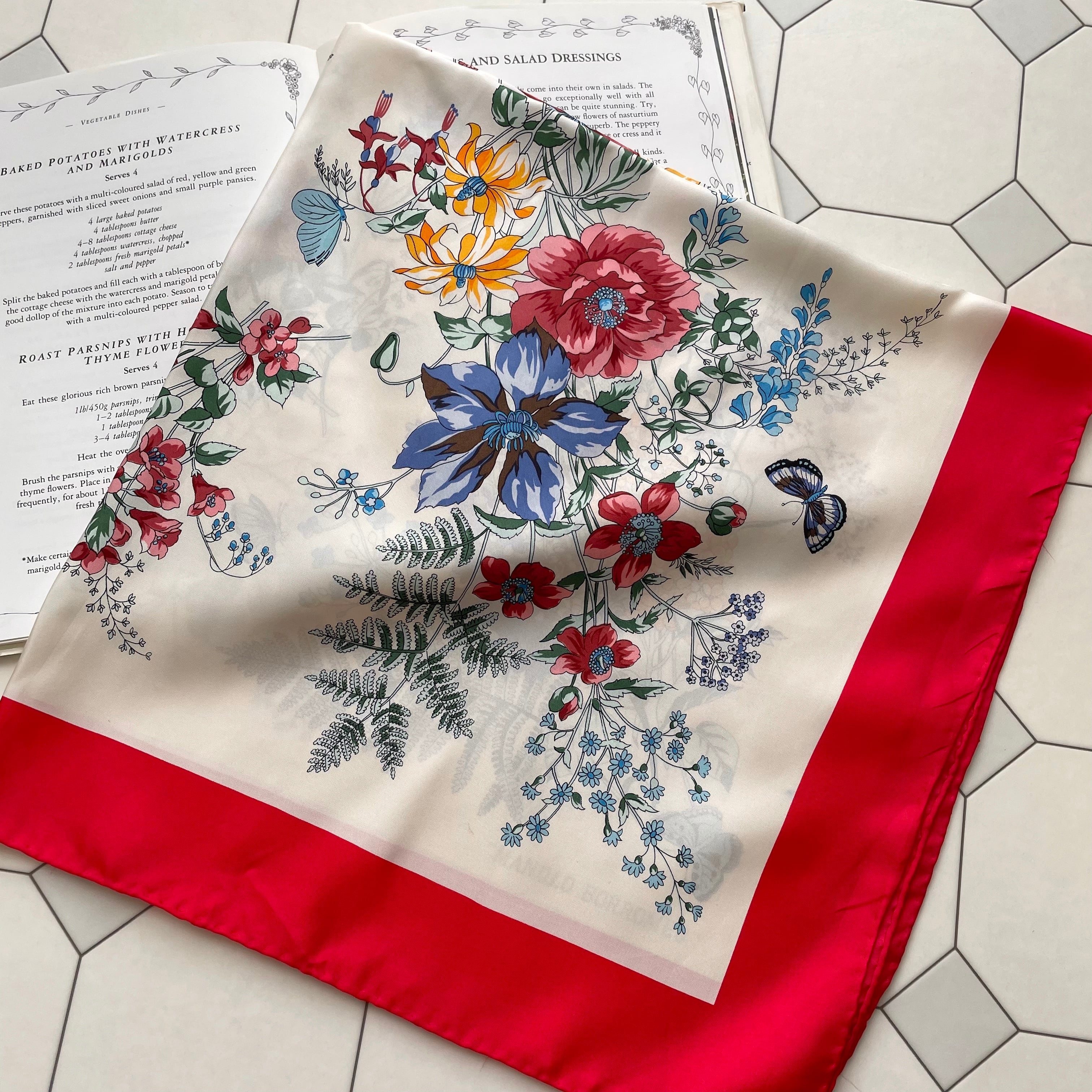 butterfly  flower silk scarf 〈レトロ古着 蝶々＆花柄 シルクスカーフ 赤 日本製〉 | RiLOU〈リル〉