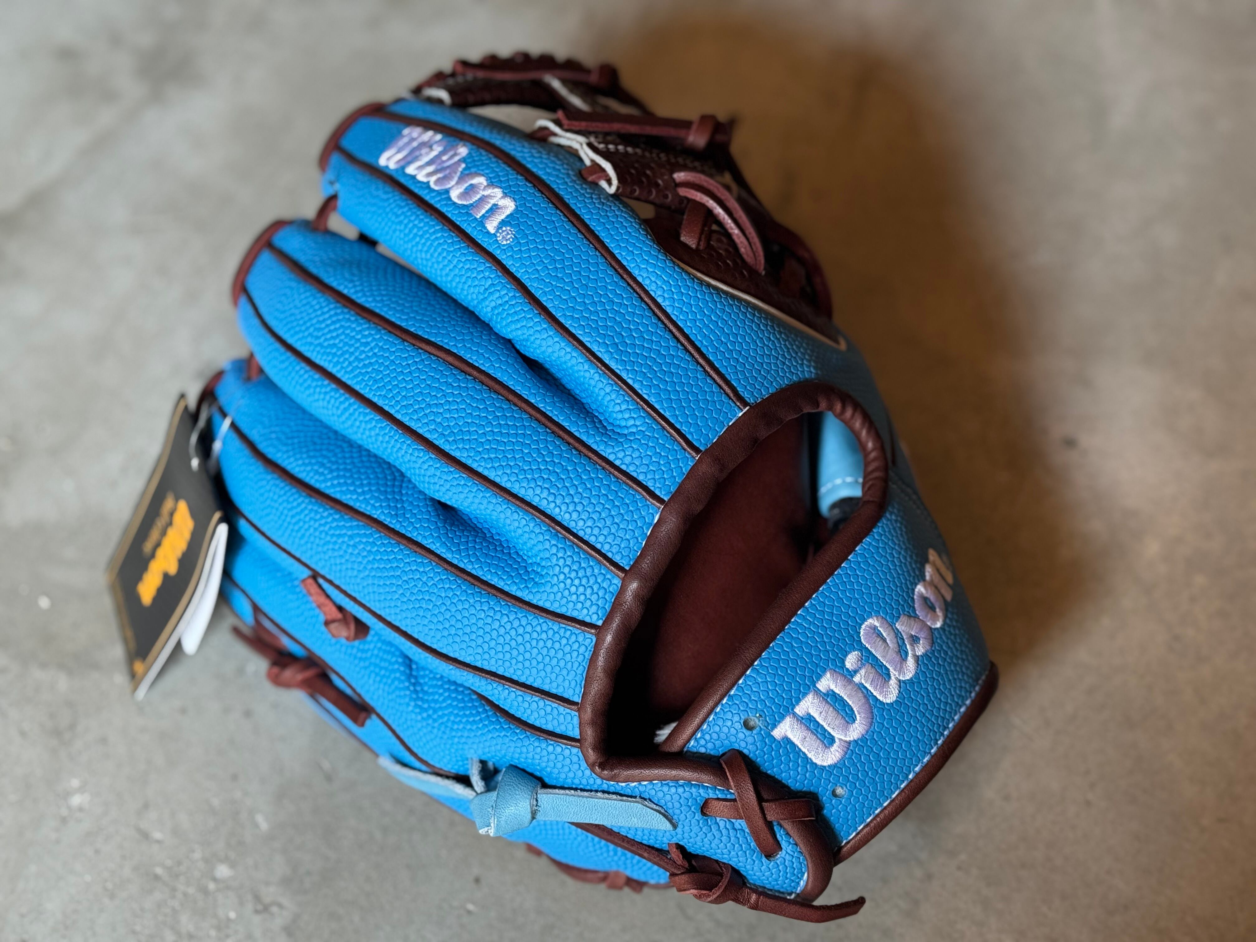 2025年限定モデル The Wannabe Hero DUAL 86型【Wilson】軟式用グラブ