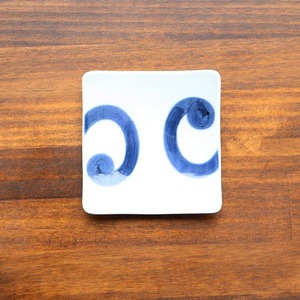 波佐見焼　角小皿　うず紋 8-081