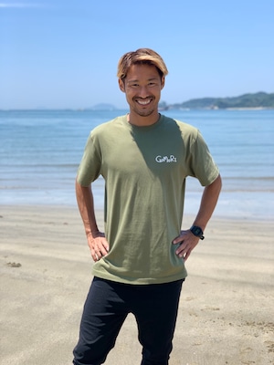 GOMORI Tシャツ(LIGHT OLIVE)