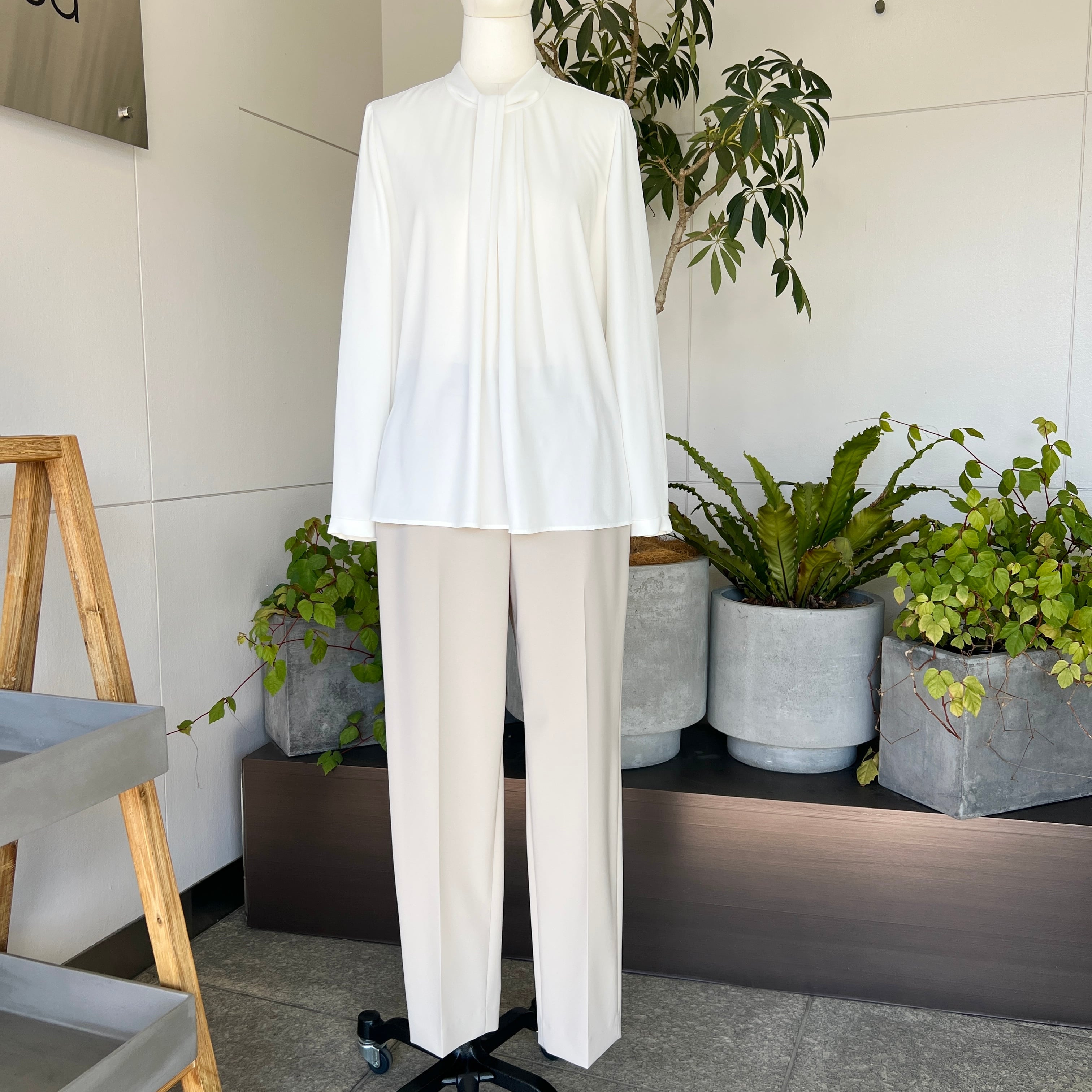 ボウタイ風ブラウス《PASSIONE パシオーネ》 | Casablanca (カサブランカ)