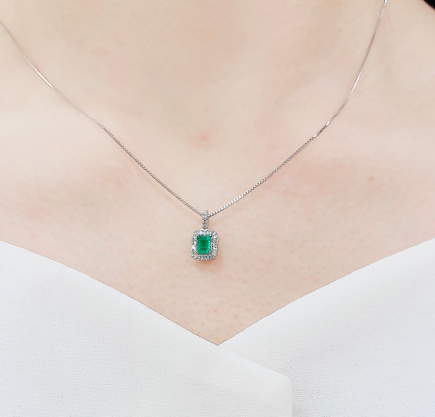 5月の誕生石 エメラルド》 プラチナネックレス | 山城時計店オンライン 