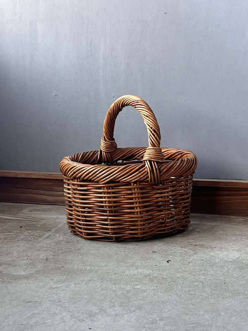 ラタンのバスケット