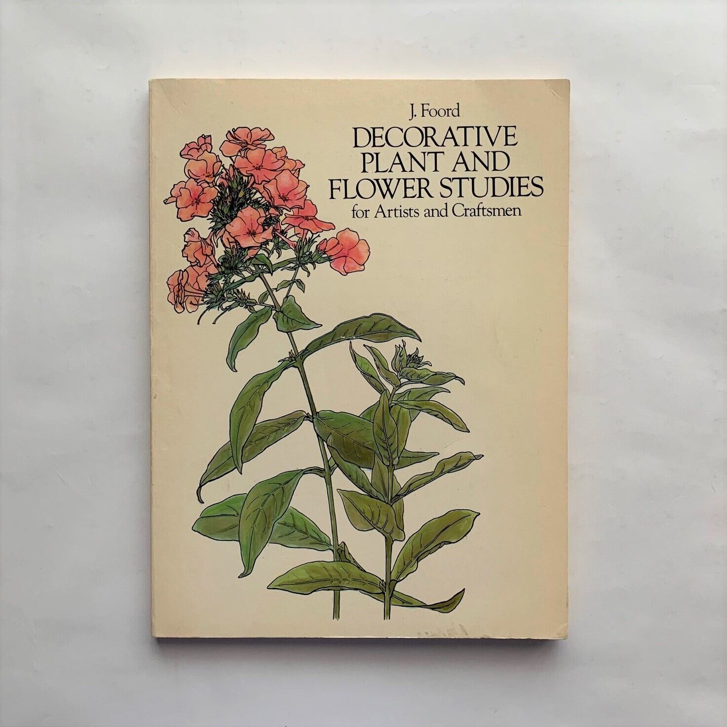 Decorative Plant and Flower Studies for Artists and Craftsmen  /  Dover Publications