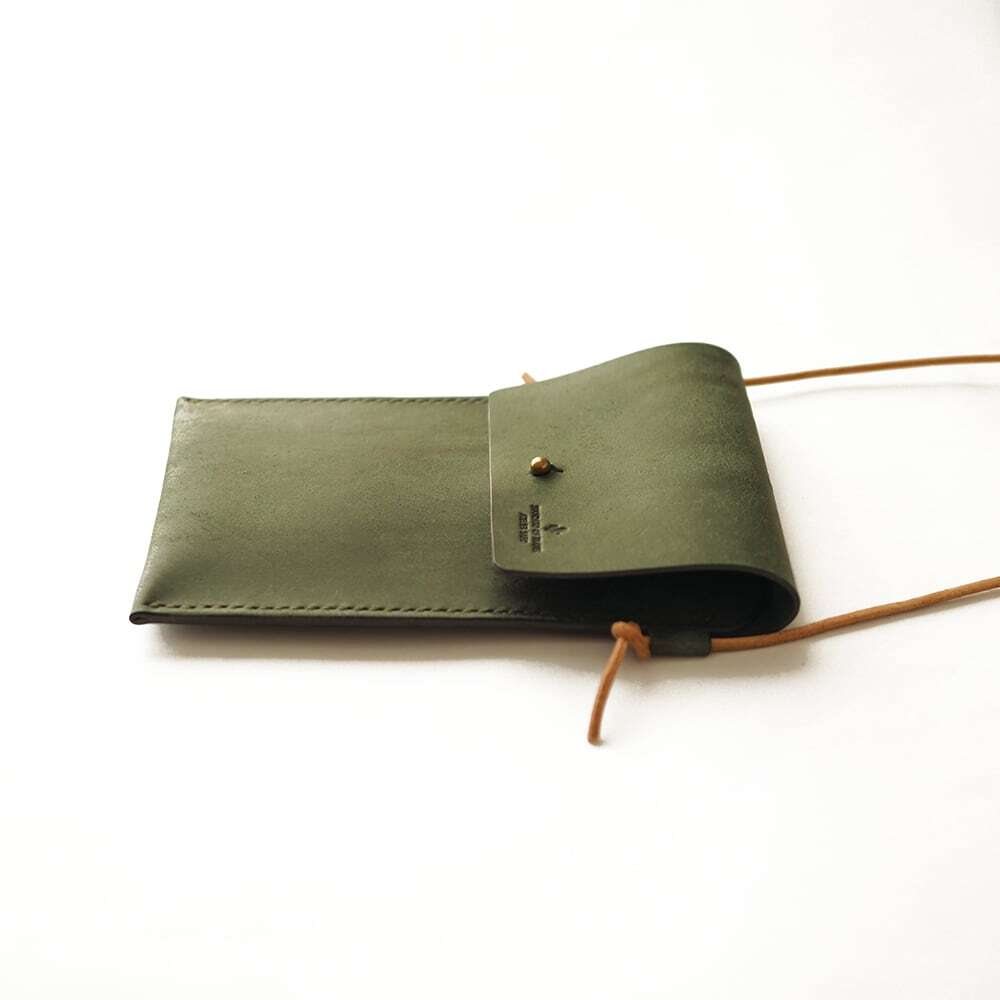 スマホポーチ 縦型【グリーン】（受注生産） | セミオーダーできる革