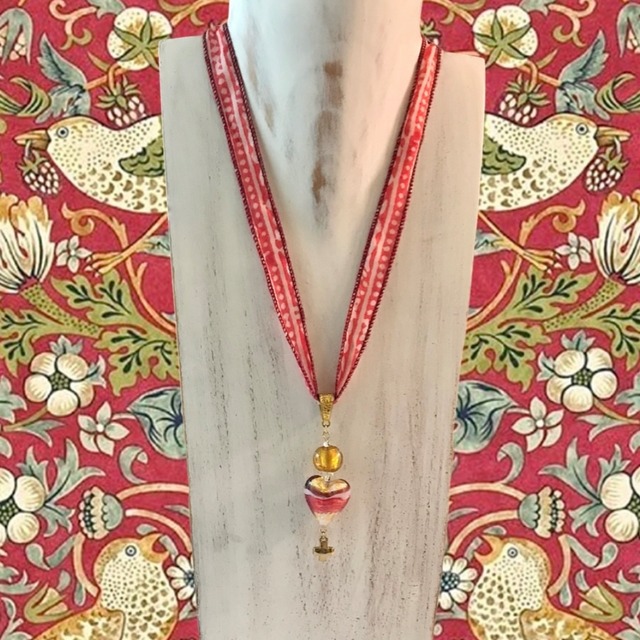 レッド&ホワイトストライプネックレス