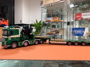 WSI　1/50　VOLVO FH4 GLOBETROTTER 8X4 + FASSI 1300 + SEMI LOWLOADER - 3 AXLE  SCT TRANSPORT