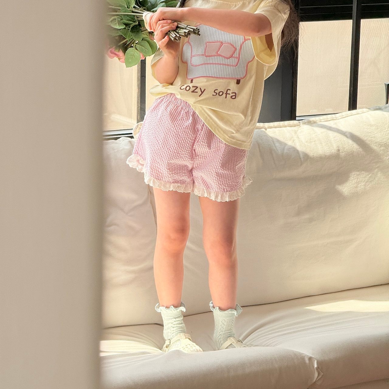 [ninibello] Cozy Sofa Short sleeve T-shirt +fee2 / [니니벨로] 코지쇼파반팔티