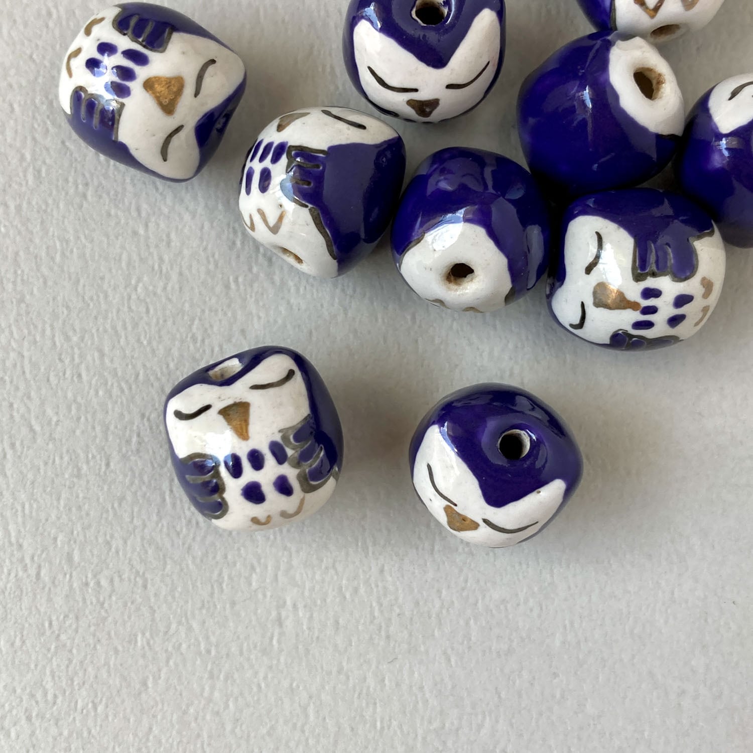 おやすみフクロウの陶器ビーズ(10mm)