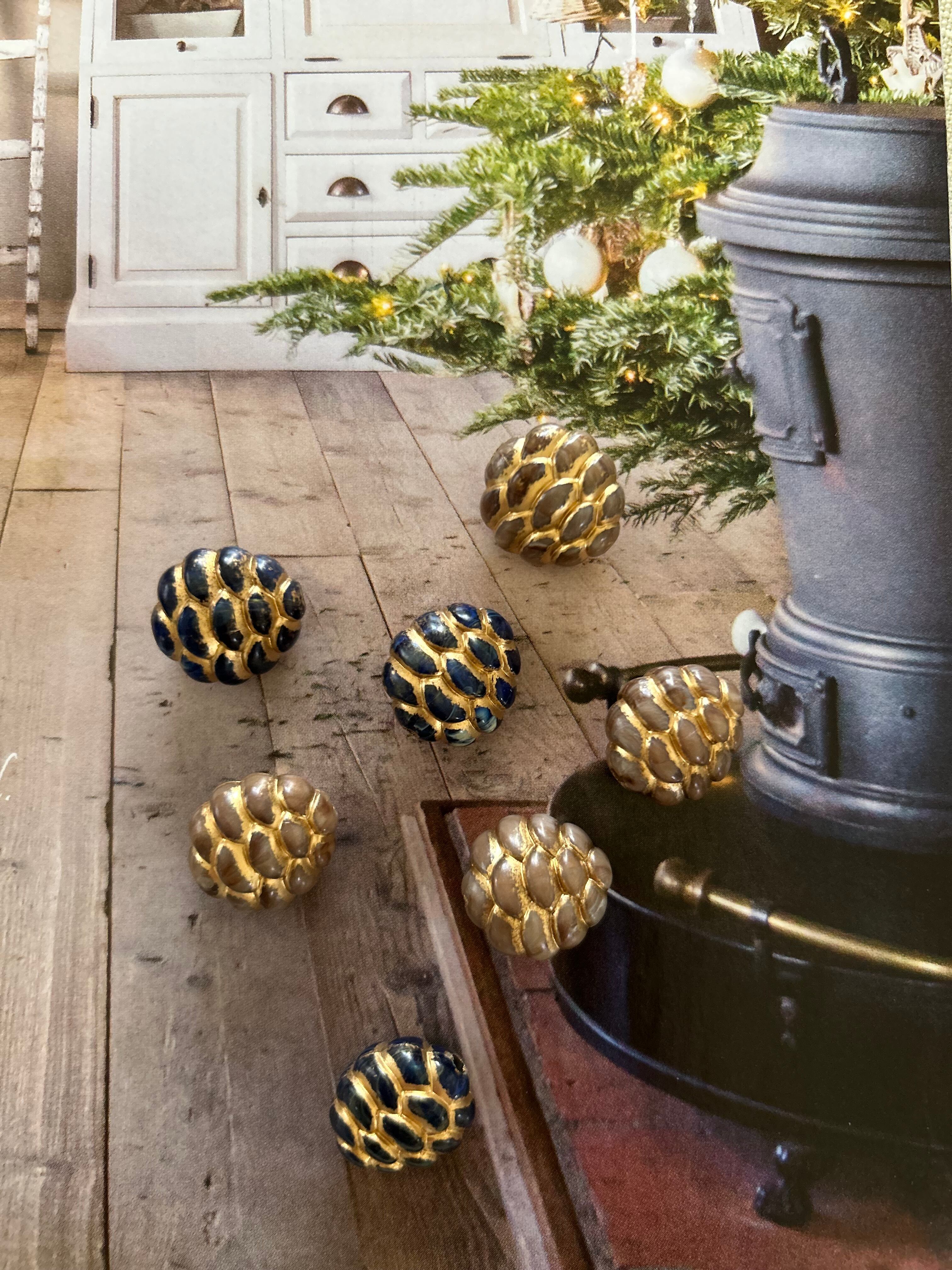 ドイツVintage ルーサイトビーズ 松ぼっくり ベージュ/ネイビー デッドストック アクセサリーパーツ クリスマス Noel