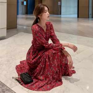 【送料無料】 ロングワンピ マキシ ミモレ 長袖 Vネック Aライン フレア 薄手生地 エレガント 可愛い 大人可愛い きれいめ シンプル カジュアル シック コンサバ 華やか 大人 上品 おしゃれ お洒落 レトロ こなれ感 ガーリー 小花柄 秋 レディース 女性用 ママ 20代 30代 40代 デート お出かけ 女子会 お呼ばれ 休日 お茶会 授業参観 普段使い ファッション コーデ スタイル 楽ちん 体型カバー 定番 プチプラ 着痩せ 垢抜け レッド モノトーン 秋カラー