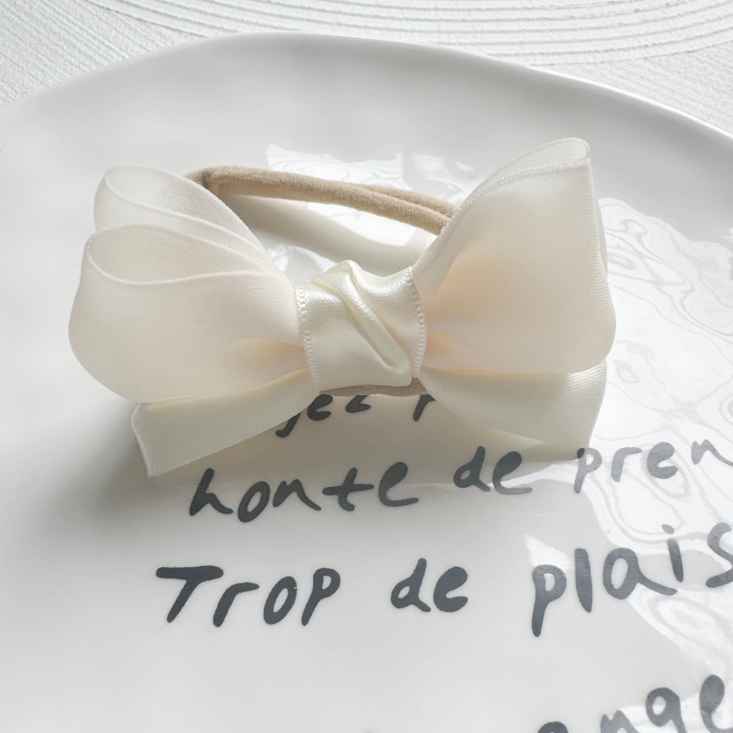 立ってるシフォンリボンのヘアバンド