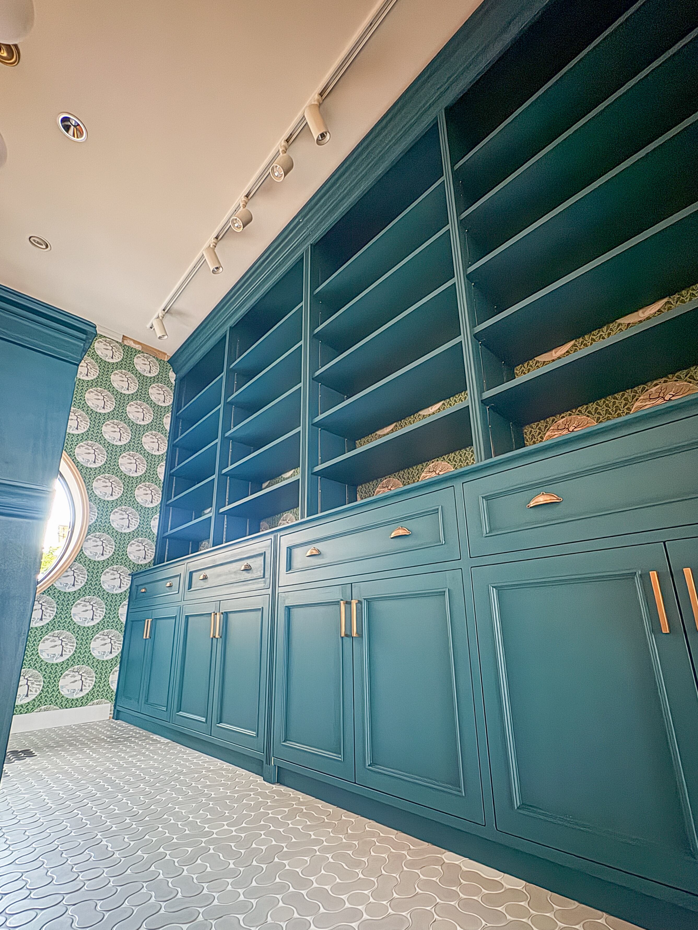 オーダーメイド壁面収納家具キャビネット&オープンシェルフ (海外インテリア・店舗什器)W3400✕H2650