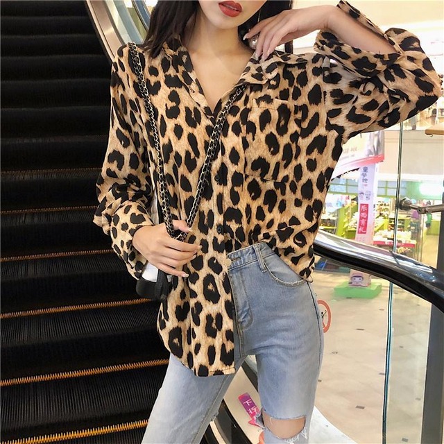 トップス レディース 送料無料 ワイシャツ マニッシュ オーバーサイズ 長袖 レオパード ヒョウ柄 ポケット付き サテン シルクタッチ スポーティー かわいい とろみ かっこいい クール こなれ感 スタイル 小顔見せ 着痩せ 体型カバー モダン シック ストリート トレンド エレガント ルーズ カジュアル  アクティブ フェミニン 大人かわいい フリーサイズ  マニッシュ フード こなれ感 ボーイッシュ メンズライク お出かけ ゆったり ゆる モテ 旅行 男女兼用 春服 秋服 普段使い 着回し ジャンパー