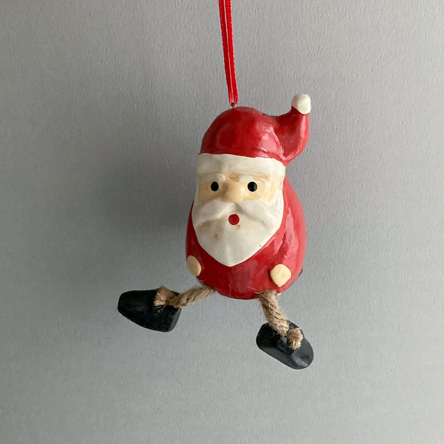 再入荷〉足ぶらぶらサンタのオーナメント | Dua-アクセサリーパーツ