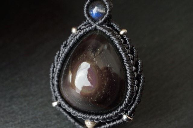 レインボーオブシディアンのマクラメネックレス ‐ galaxy stars -【一点物】