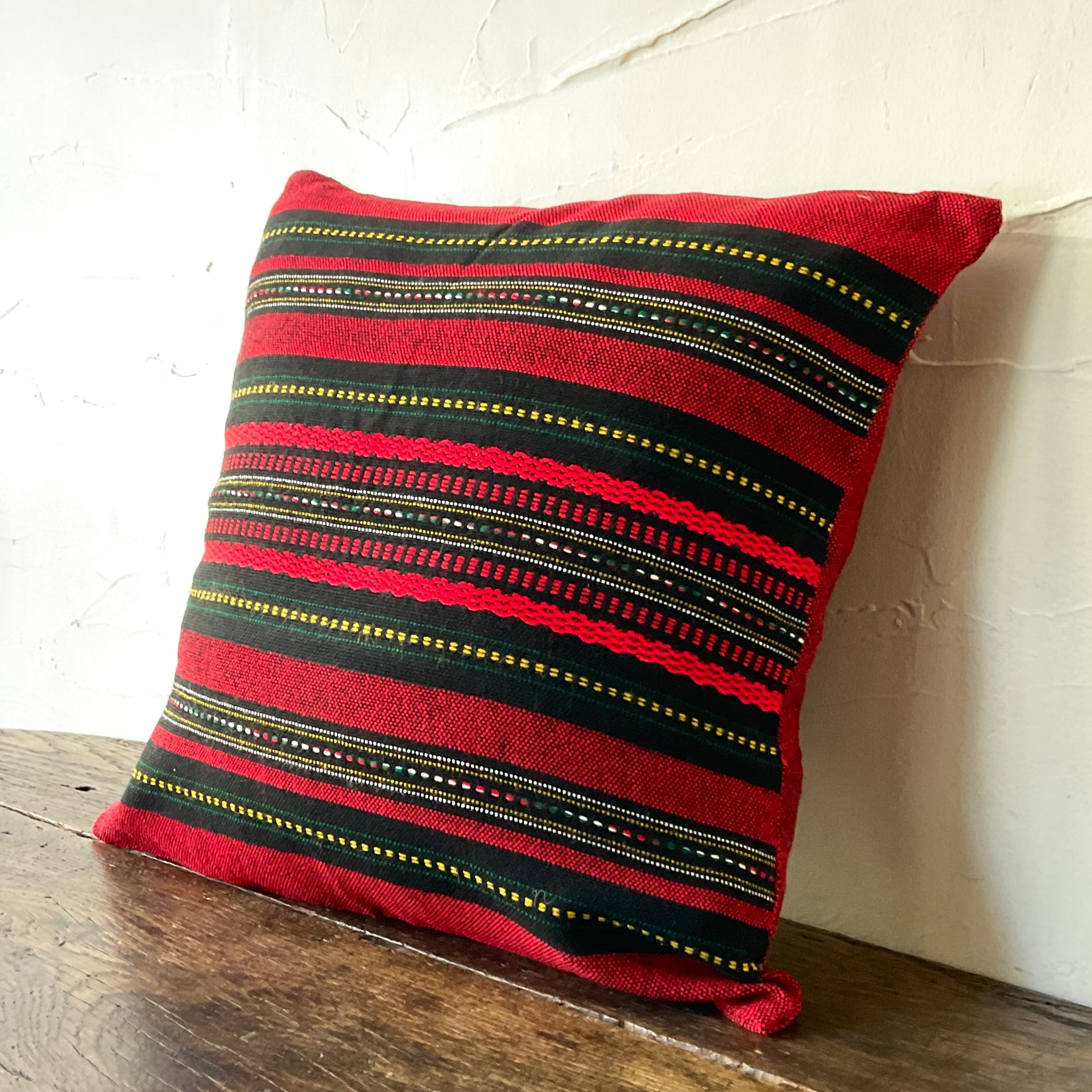 ナショナルクロスクッションカバー(赤×黒)