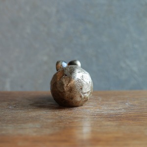 くりっとおめめが可愛い、ずっしり輝くネズミ（親）