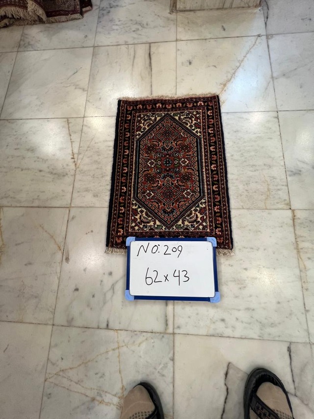 絨毯クエスト66【No.209】Tribal Rug　トライバルラグ  ※現在、こちらの商品はイランに置いてあります。ご希望の方は先ずは在庫のご確認をお願いします。