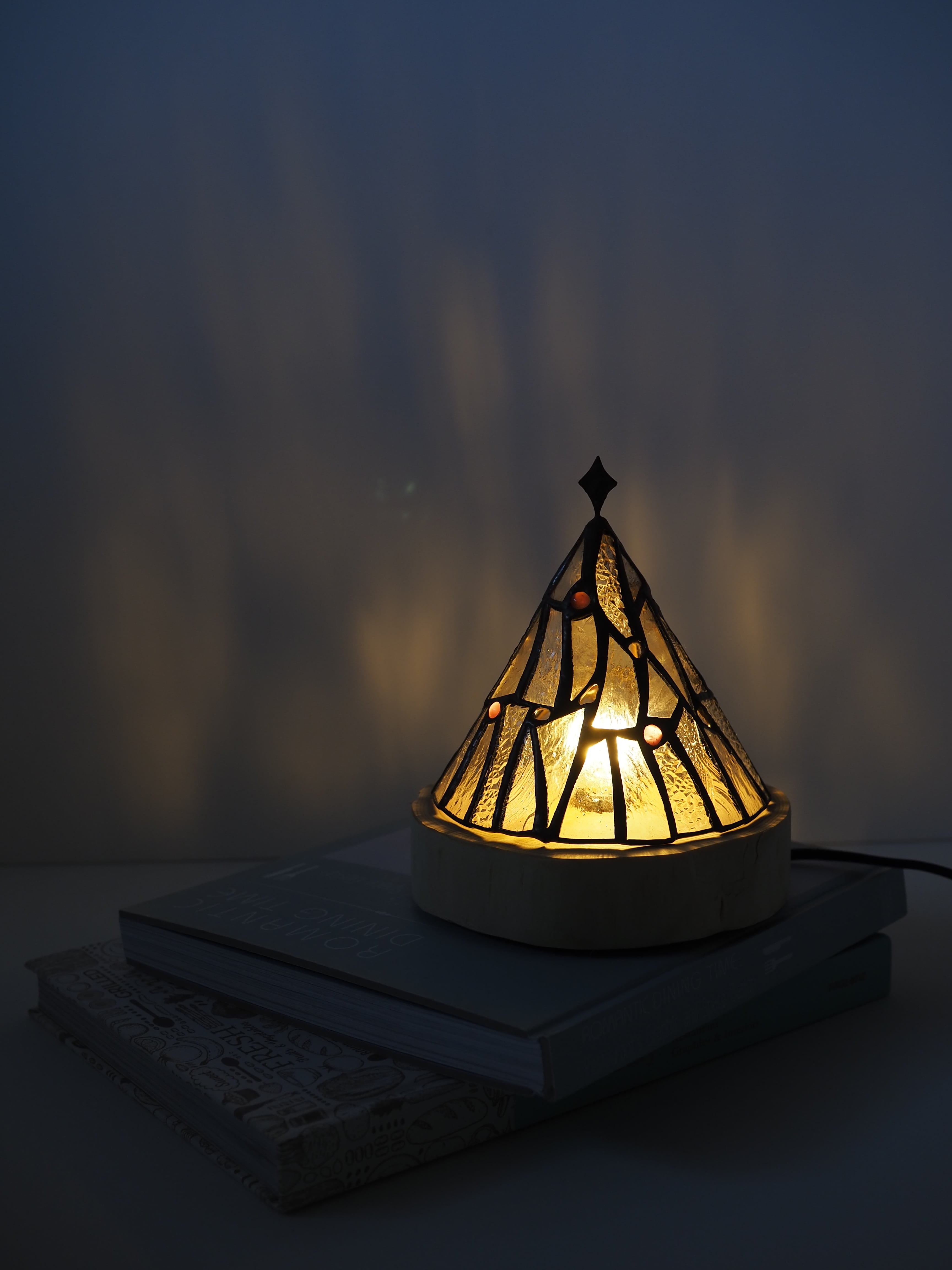 ikeda satomi stained glass