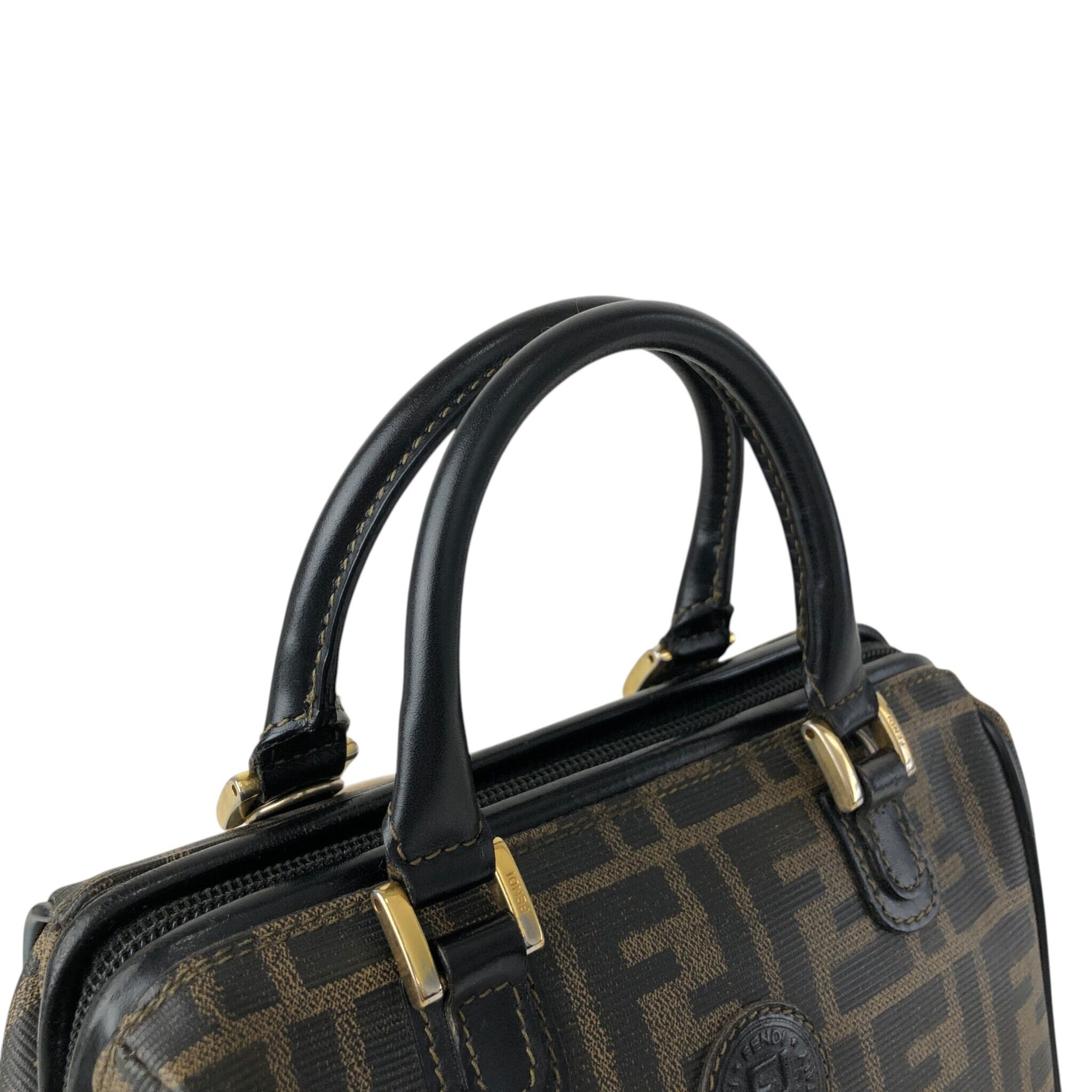 FENDI フェンディ ズッカ ショルダーバッグ ブラック FFロゴ PVC 2WAY