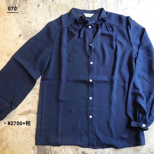 リボンタイブラウス